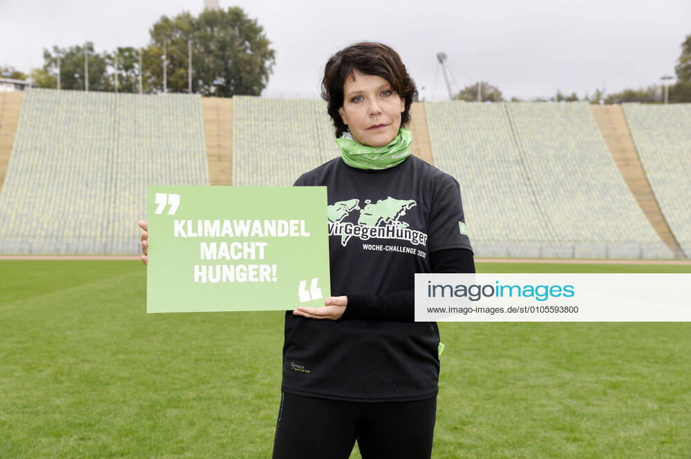 Janina Hartwig at the photo session for the sportichen WocheChallenge at the Olympic Station Munich Under the motto We can make a difference , Welthungerhilfe is calling for this challenge and asking for donations for a world without hunger Munich, 13 10 2020 Foto:xS.xFuturexImage