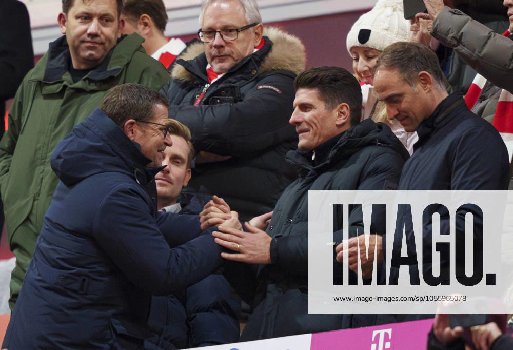 Max Eberl , Sportvorstand und Manager FC Bayern greets Oliver Mintzlaff, Geschaeftsfuehrer RB Leipzig, Mario GOMEZ, former DFB player , Technical director Red Bull Soccer International, Johann Plenge, Ulrich Wolter, Florian Hopp (Mitglied im Vorstand RBL), Lars Klingbeil, Bundesvorsitzenden der SPD, Mitglied des Verwaltungsbeirats des FC Bayern, in the match FC BAYERN MUENCHEN - RB LEIPZIG 5-1 on Dec 20, 2024 in Munich, Germany. Season 2024 2025, 1.Bundesliga, FCB,, München, matchday 15, 15.Spieltag