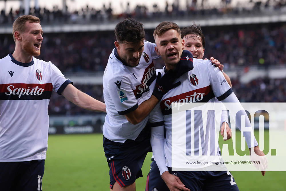 Turin, Italy, 21st December 2024. Thijs Dallinga of Bologna FC celebrates with team mates Tommaso Pobega, Riccardo Orsolini and Juan Miranda after scoring to give the side a 1-0 lead during the Serie A match at Stadio Grande Torino, Turin. Picture credit should read: Jonathan Moscrop Sportimage . SPI-3533-0021