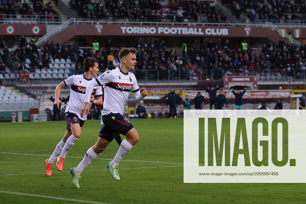 Turin, Italy, 21st December 2024. Thijs Dallinga of Bologna FC celebrates with team mate Giovanni Fabbian after scoring to give the side a 1-0 lead during the Serie A match at Stadio Grande Torino, Turin. Picture credit should read: Jonathan Moscrop Sportimage . SPI-3533-0072