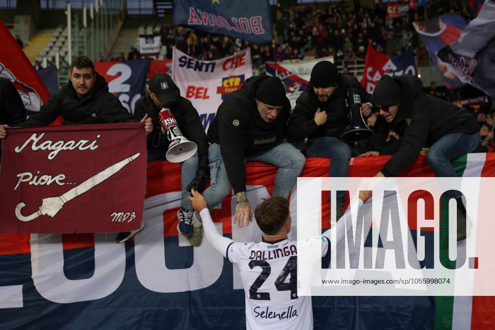 Turin, Italy, 21st December 2024. Thijs Dallinga of Bologna FC salutes the fans following the final whistle of the Serie A match at Stadio Grande Torino, Turin. Picture credit should read: Jonathan Moscrop Sportimage . SPI-3533-0078