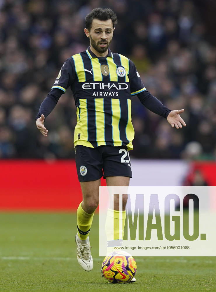 Birmingham, England, 21st December 2024. Bernardo Silva of Manchester City during the Premier League match at Villa Park, Birmingham. Picture credit should read: Andrew Yates Sportimage . SPI-3544-0125