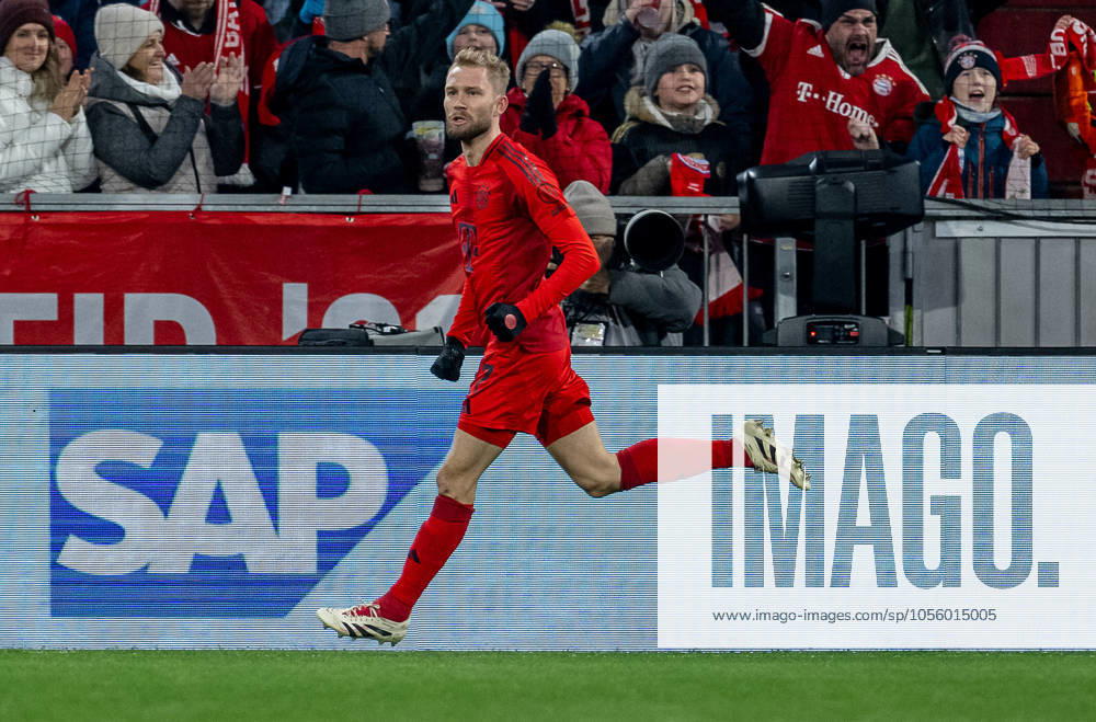 Konrad Laimer FC Bayern Muenchen, 27 celebrates his first Bundesliga goal for Bayern for 2 1 GER, FC Bayern Muenchen vs RB Leipzig, Football, Bundesliga, Matchday 15, Season 2024 2025, 20 12 2024 GER, FC Bayern Muenchen vs RB Leipzig, Football, Bundesliga, Matchday 15, Season 2024 2025, 20 12 2024 Muenchen