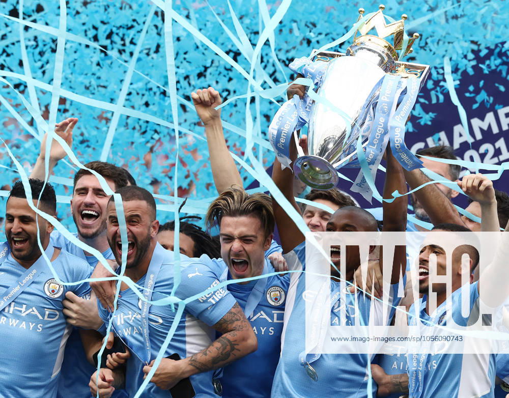 Manchester City v Aston Villa - Premier League - Etihad Stadium May 22, 2022, Manchester, United Kingdom: Manchester, England, 22nd May 2022. Fernandinho of Manchester City lifts the Premier league trophy after the Premier League match at the Etihad Stadium, Manchester. Manchester United Kingdom