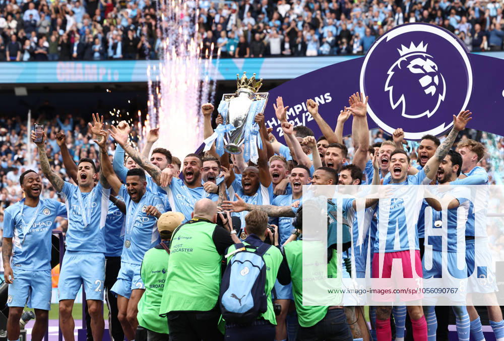 Manchester City v Aston Villa - Premier League - Etihad Stadium May 22, 2022, Manchester, United Kingdom: Manchester, England, 22nd May 2022. Fernandinho of Manchester City lifts the Premier league trophy after the Premier League match at the Etihad Stadium, Manchester. Manchester United Kingdom