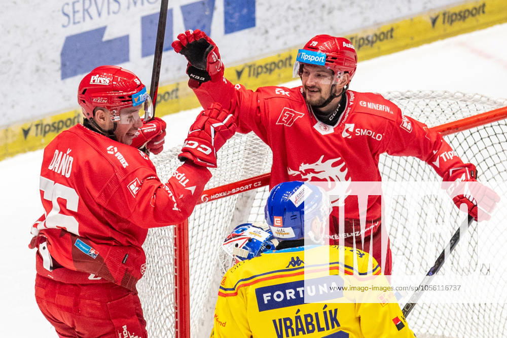 Utkani 28. kola hokejove extraligy: HC Ocelari Trinec - Banes Motor Ceske Budejovice, 22. prosince 2024, Trinec. Zleva Marko Dano z Trince radujici se z golu, Roman Vrablik z Ceskych Budejovic a Libor Hudacek z Trince. (CTKxPhoto VladimirxPrycek) CTKPhotoP2024122203160 CTKPhotoP2024122203160