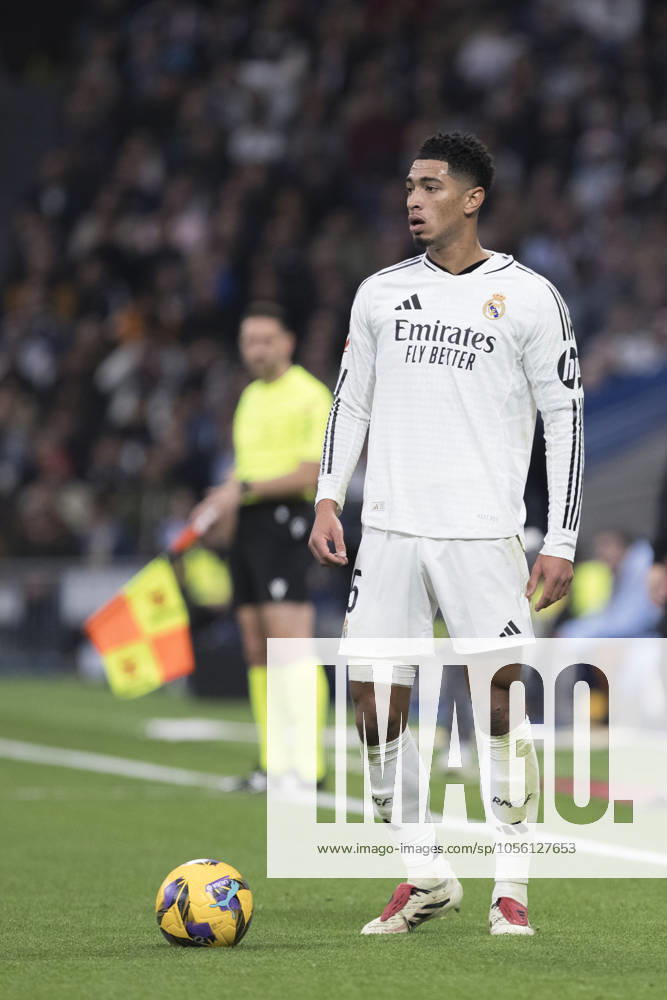 LA LIGA EA Sports - Real Madrid vs Sevilla MADRID, SPAIN - December 22:Jude Bellingham of Real Madrid during the La Liga 2024 25 match between Real Madrid and Sevilla at Santiago Bernabeu Stadium. (Photo by Guillermo Martinez) Madrid Santiago Bernabà u Stadium Spain