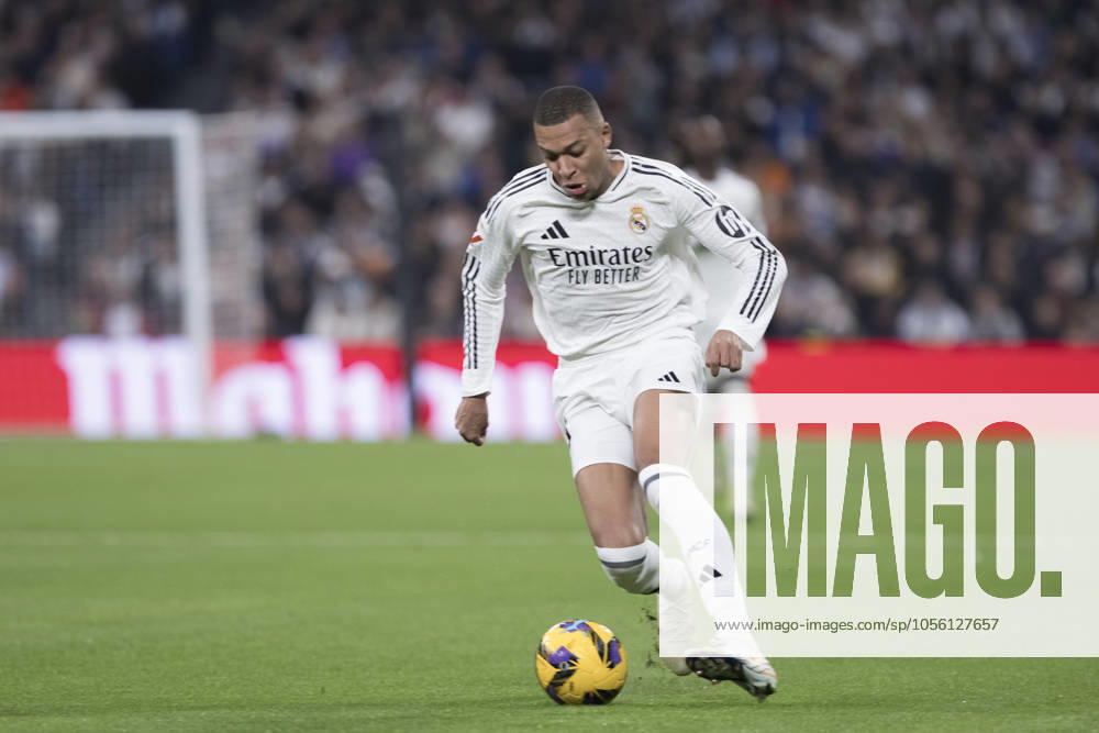LA LIGA EA Sports - Real Madrid vs Sevilla MADRID, SPAIN - December 22: Kylian Mbappe of Real Madrid in action during the La Liga 2024 25 match between Real Madrid and Sevilla at Santiago Bernabeu Stadium. (Photo by Guillermo Martinez) Madrid Santiago Bernabà u Stadium Spain