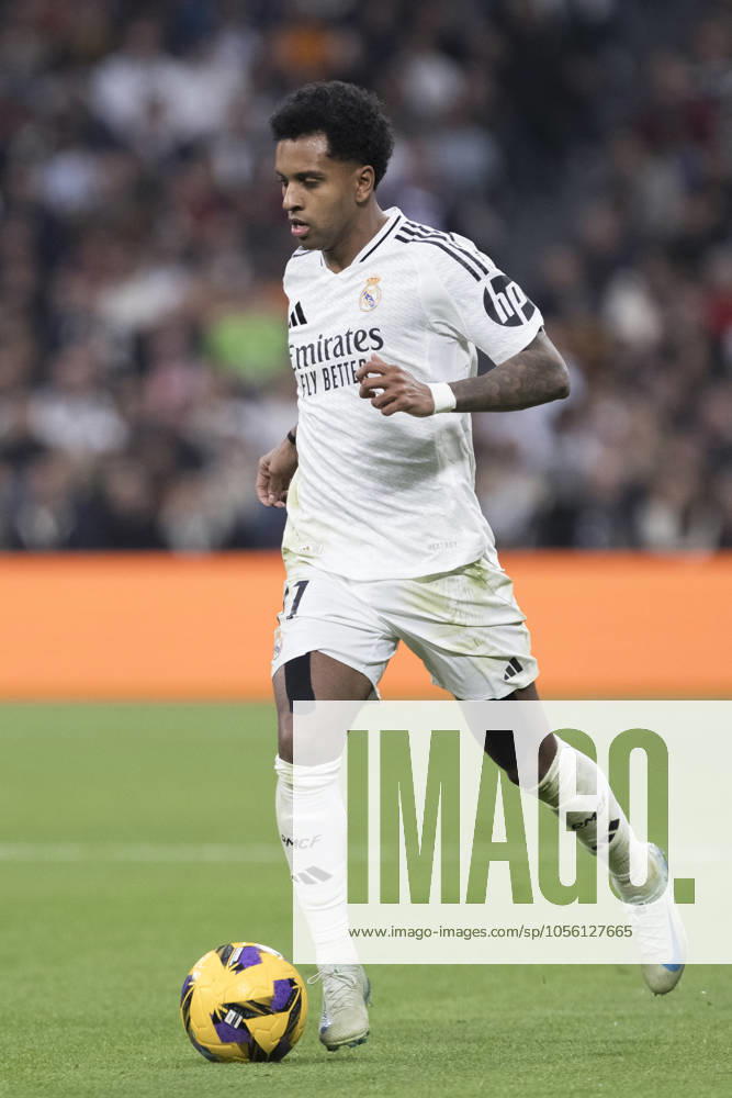 LA LIGA EA Sports - Real Madrid vs Sevilla MADRID, SPAIN - December 22: 11q in action during the La Liga 2024 25 match between Real Madrid and Sevilla at Santiago Bernabeu Stadium. (Photo by Guillermo Martinez) Madrid Santiago BernabÃ u Stadium Spain