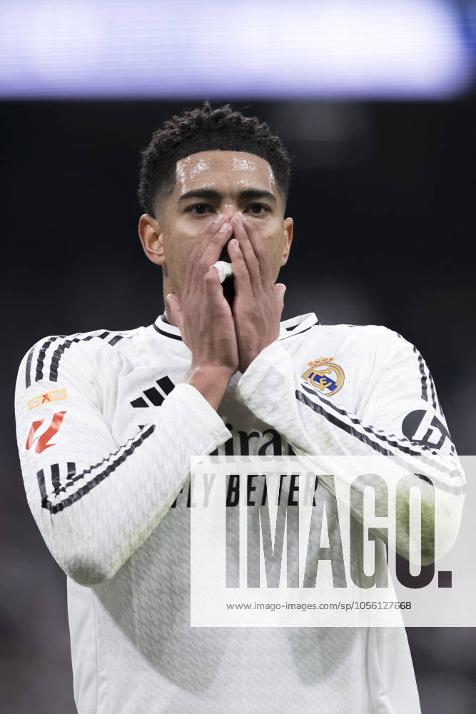 LA LIGA EA Sports - Real Madrid vs Sevilla MADRID, SPAIN - December 22: Jude Bellingham of Real Madrid reacts to a missed opportunity during the La Liga 2024 25 match between Real Madrid and Sevilla at Santiago Bernabeu Stadium. (Photo by Guillermo Martinez) Madrid Santiago BernabÃ u Stadium Spain