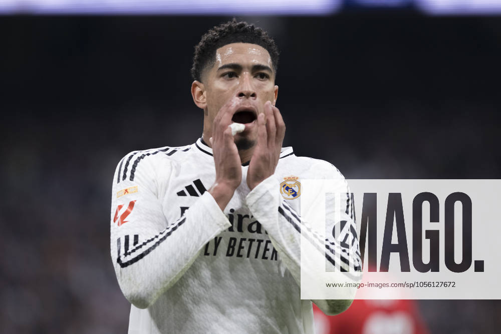 LA LIGA EA Sports - Real Madrid vs Sevilla MADRID, SPAIN - December 22: Jude Bellingham of Real Madrid reacts to a missed opportunity during the La Liga 2024 25 match between Real Madrid and Sevilla at Santiago Bernabeu Stadium. (Photo by Guillermo Martinez) Madrid Santiago BernabÃ u Stadium Spain