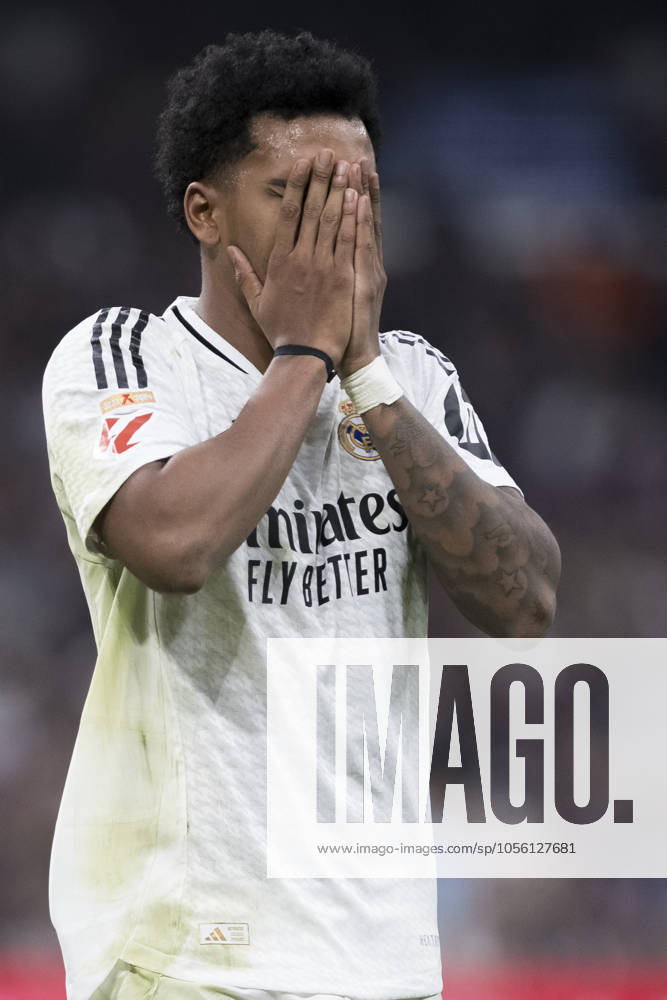 LA LIGA EA Sports - Real Madrid vs Sevilla MADRID, SPAIN - December 22:Rodrygo Goes of Real Madrid reacts to a missed opportunity during the La Liga 2024 25 match between Real Madrid and Sevilla at Santiago Bernabeu Stadium. (Photo by Guillermo Martinez) Madrid Santiago BernabÃ u Stadium Spain