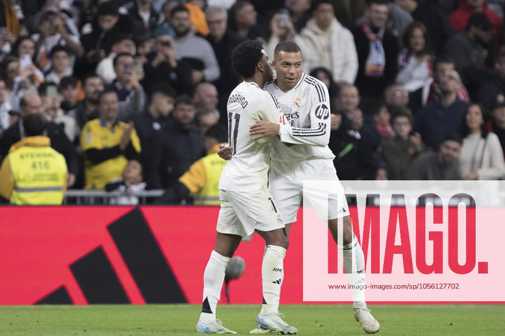 LA LIGA EA Sports - Real Madrid vs Sevilla MADRID, SPAIN - December 22:Rodrygo Goes of Real Madrid and Kylian Mbappe of Real Madrid celebrates a goal during the La Liga 2024 25 match between Real Madrid and Sevilla at Santiago Bernabeu Stadium. (Photo by Guillermo Martinez) Madrid Santiago Bernabà u Stadium Spain