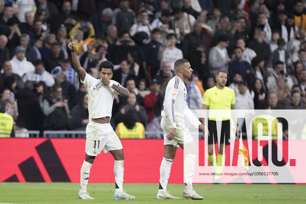 LA LIGA EA Sports - Real Madrid vs Sevilla MADRID, SPAIN - December 22: Rodrygo Goes of Real Madrid celebrates a goal during the La Liga 2024 25 match between Real Madrid and Sevilla at Santiago Bernabeu Stadium. (Photo by Guillermo Martinez) Madrid Santiago BernabÃ u Stadium Spain