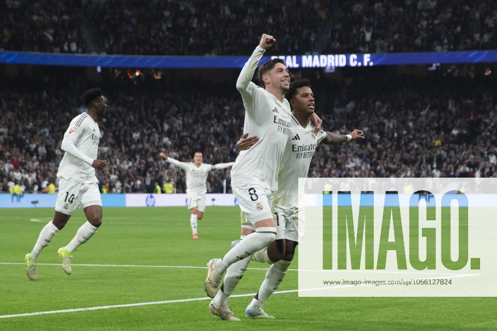 LA LIGA EA Sports - Real Madrid vs Sevilla MADRID, SPAIN - December 22: Federico Valverde of Real Madrid and Rodrygo Goes of Real Madrid celebrates a goal during the La Liga 2024 25 match between Real Madrid and Sevilla at Santiago Bernabeu Stadium. (Photo by Guillermo Martinez) Madrid Santiago BernabÃ u Stadium Spain