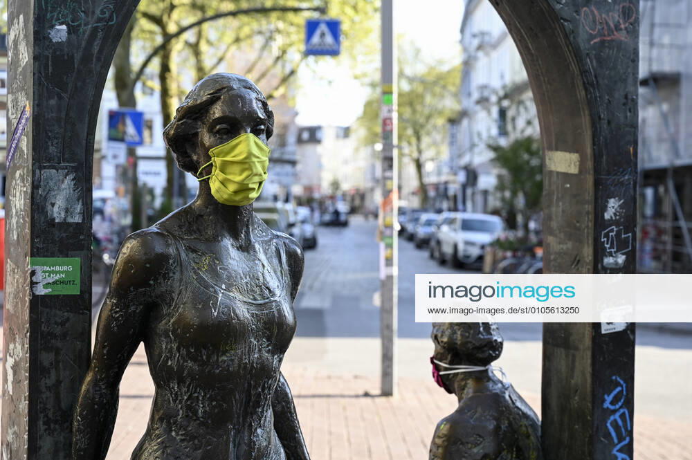 DEUTSCHLAND, Hamburg, Ottensen, Corona, COVID-19, Skulptur mit Schutzmaske Hamburg Deutschland