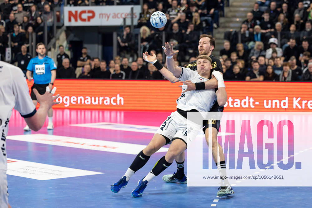 Lukas Hutecek TBV Lemgo Lippe, 02 in duel with Nikolai Link HC Erlangen, 33 HC Erlangen vs TBV Lemgo Lippe, Handball, 1 Handball Bundesliga, Saison 2024 2025, 16 Spieltag, 22 12 2024 HC Erlangen vs TBV Lemgo Lippe, Handball, 1 Handball Bundesliga, Saison 2024 2025, 16 Spieltag, 22 12 2024 Nuernberg
