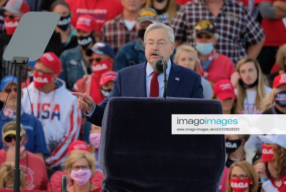 Des Moines, Iowa, U.S: Former Iowa Governor and former US Ambassador to China TERRY BRANSTAD speaks to a crowd gathered for a campaign rally for US president Donald Trump on October 14, 2020. Brandstad resigned from his ambassadorship to return to Iowa to campaign for the presidentâ€⠢s reelection. The â€oeMake American Great Againâ€�rally is Trumpâ€⠢s third campaign appearance since the president was released from Walter Reed Hospital where he was being treated for COVID-19. Todayâ€⠢s rally takes place 13 days after Trump announced he tested positive for the virus on October 1, 2020. Des Moines U.S. - ZUMAn292 20201014_znp_n292_006