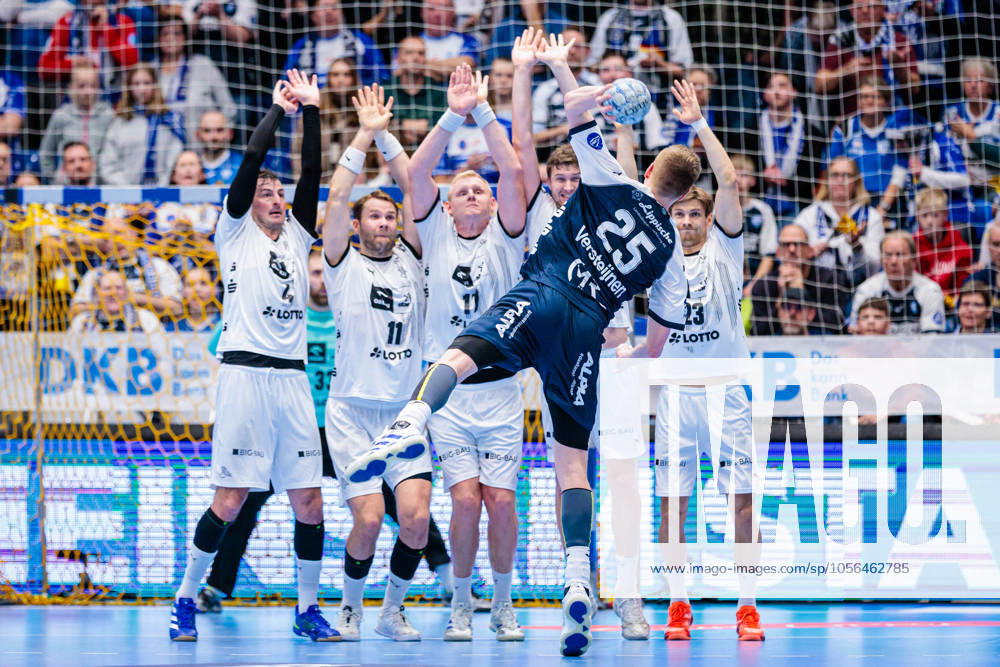 KW52 Einlaufen THW Kiel GER, TBV Lemgo Lippe vs. THW Kiel, Handball, 1. Bundesliga, 17. Spieltag, Spielzeit 2024 2025, 26.12.2024 GER, TBV Lemgo Lippe vs. THW Kiel, Handball, 1. Bundesliga, 17. Spieltag, Spielzeit 2024 2025, 26.12.2024 Lemgo