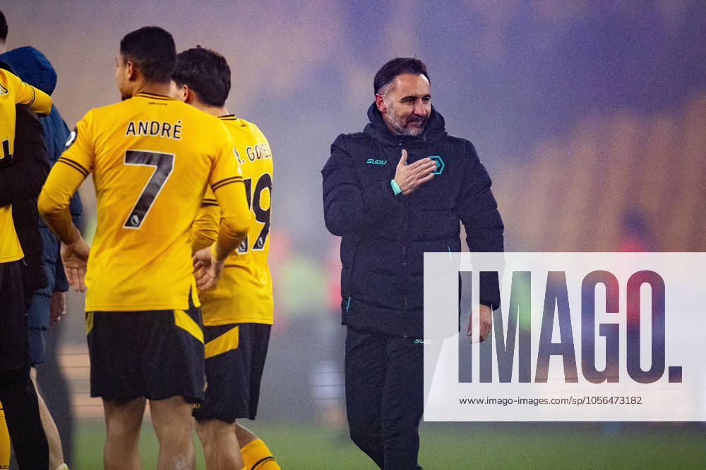Wolverhampton Wanderers v Manchester United, ManU Premier League 26 12 2024. Wolverhampton Wanderers Head Coach Vitor Pereira celebrates with fans after the Premier League match between Wolverhampton Wanderers and Manchester United at Molineux, Wolverhampton, England on 26 December 2024. Wolverhampton Molineux West Midlands England Editorial use only DataCo restrictions apply See www.football-dataco.com ,