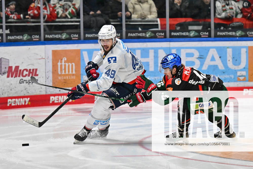 DEL Augsburger Panther Adler Mannheim 26 12 2024 in duel Lukas KAELBLE Adler Mannheim 49 and Moritz ELIAS Augsburger Panther 46 duel DEL Augsburger Panther Adler Mannheim, Curt Frenzel Stadion on 26 12 2024