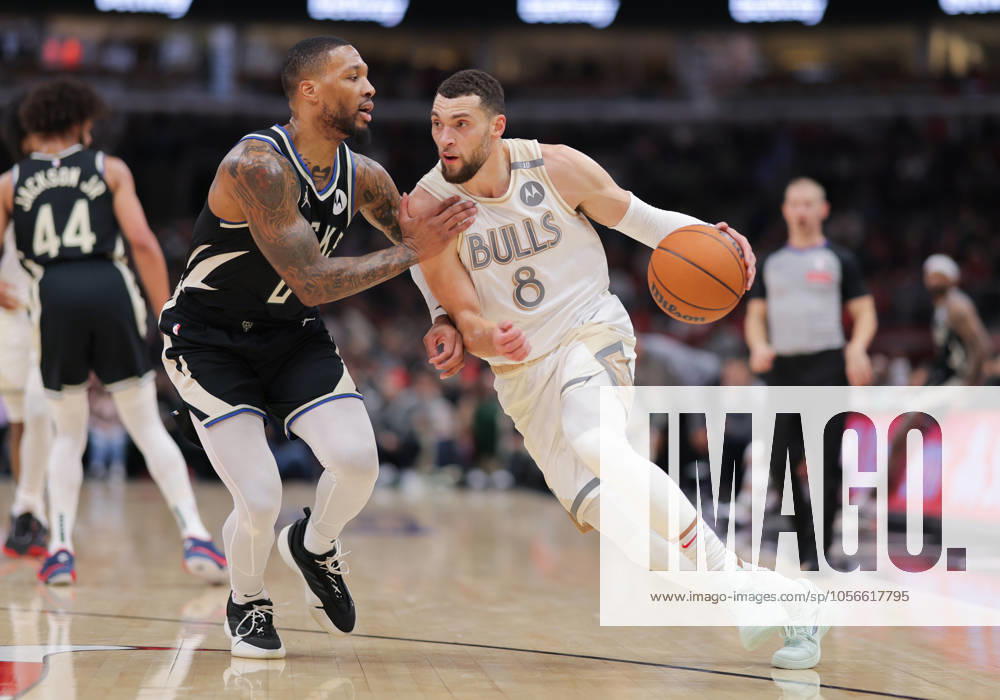 KW52 CHICAGO, IL - DECEMBER 28: Milwaukee Bucks guard Damian Lillard guards Chicago Bulls guard Zach LaVine during the first half on December 28, 2024 at the United Center in Chicago, Illinois. (Photo by Melissa Tamez Icon Sportswire) NBA, Basketball Herren, USA DEC 28 Bucks at Bulls Icon241221806