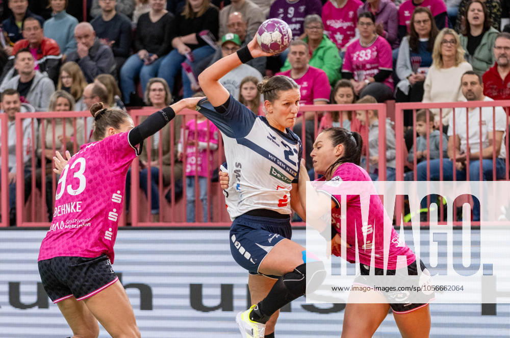 Munia Smits Sport Union Neckarsulm, 23 , against,Jana Scheib TusSies Metzingen, 20 , TusSies Metzingen Sport Union Neckarsulm, Handball, 1 Bundesliga, Women, 10 Matchday, Season 2024 2025, 29 12 2024, Eibner Pressefoto Andreas Ulmer TusSies Metzingen Sport Union Neckarsulm, Handball, 1 Bundesliga, Women, 10 Matchday, Season 2024 2025, 29 12 2024, Tuebingen