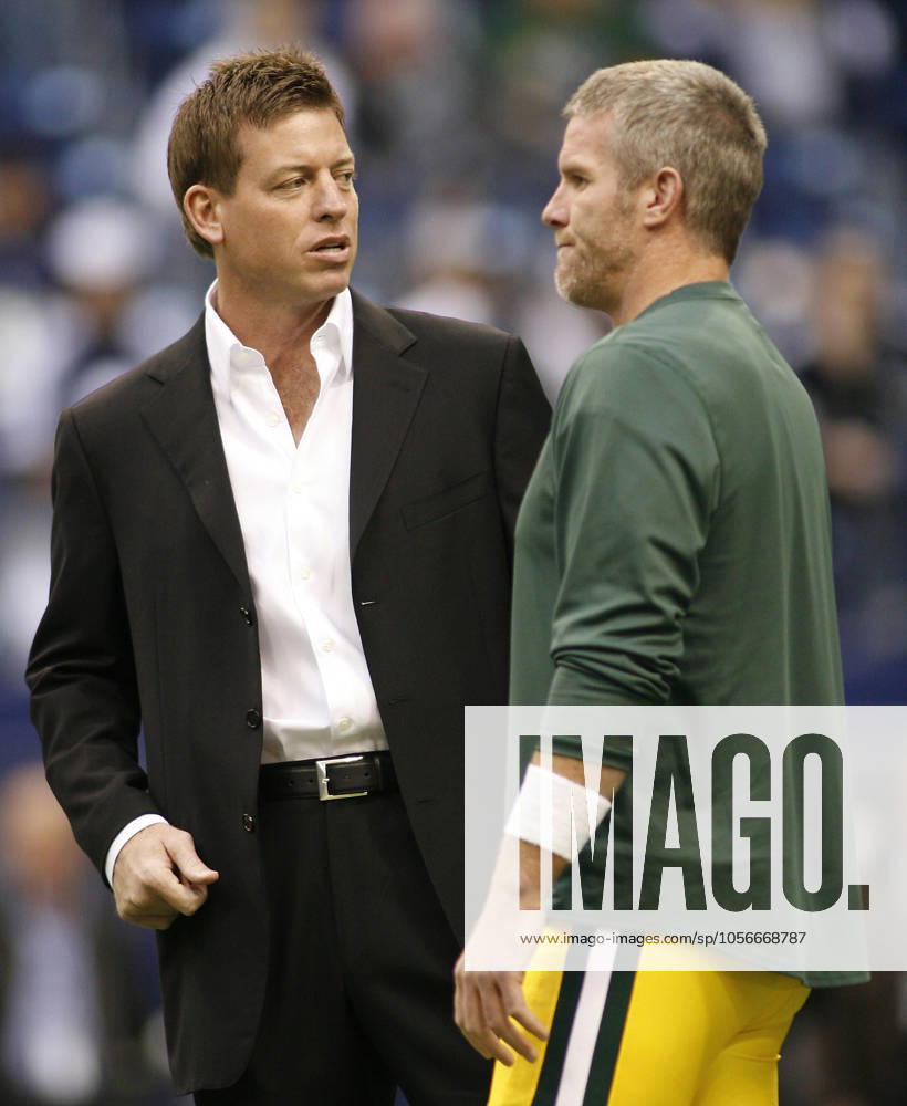 Packers-Cowboys Former Dallas Cowboys quarterback Troy Aikman visits with Green Bay Packers quarterback Brett Favre during warm-ups before the start of the Packers-Cowboys game at Texas Stadium on Thursday November 29, 2007, in Irving, Texas. (Ross Hailey Fort Worth Star-Telegram MCT) IRVING TX USA