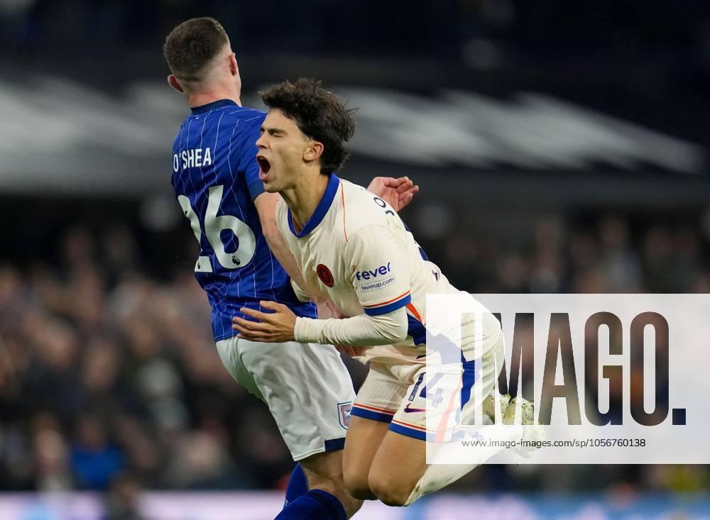 Bilder des Jahres 2024, Sport 12 Dezember Joao FÃ lix of Chelsea is fouled by Dara O Shea of Ipswich Town Ipswich Town v Chelsea, Premier League, Football, Portman Road, Ipswich, UK - 30 Dec 2024