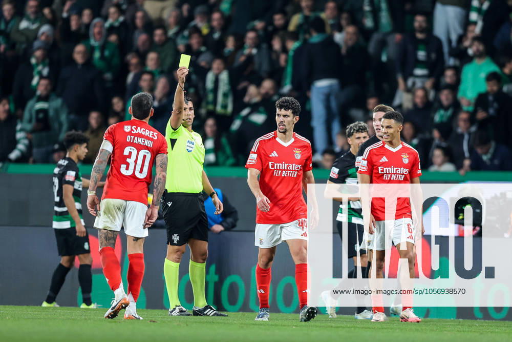 Sporting CP v Benfica, Liga Portugal Betclic, Lisbon, Portugal Lisbon, Portugal. 29th, December 2024. Referee Fabio Verissimo books Tomas Araujo (44) of Benfica during the Liga Portugal Betclic match between Sporting CP and Benfica at Estadio Jose Alvalade in Lisbon. Portugal, Lisbon
