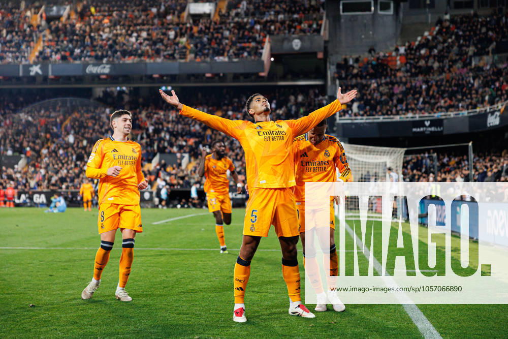 Federico Valverde, Jude Bellingham (Real Madrid FC) celebrate after scoring a goal during LaLiga EA SPORTS game between teams of Valencia CF and Real Madrid FC at Mestalla Stadium. Final Score : Valencia CF 1 - 2 Real Madrid FC Valencia Spain - ZUMAs197 20250103_aaa_s197_150