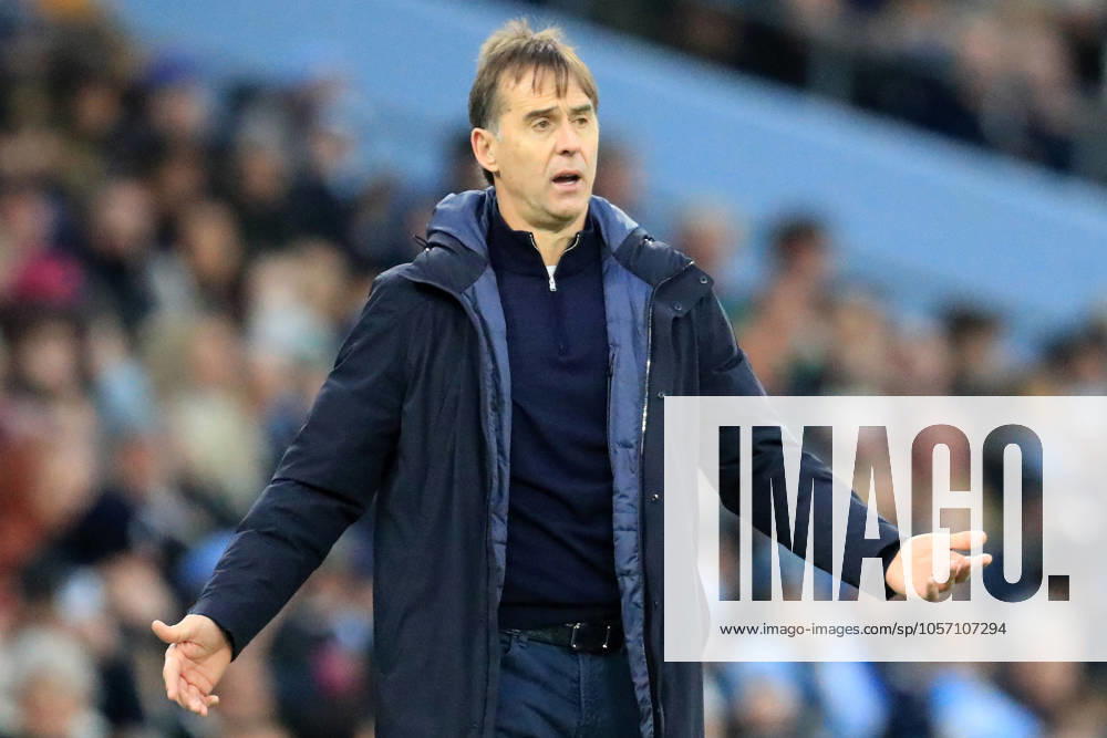 4th January 2025; Etihad Stadium, Manchester, England; Premier League Football, Manchester City versus West Ham United; West Ham United manager Julen Lopetegui shows his frustration ActionPlus12735481 DavidxBlunsden Content restricted for UK based newspaper