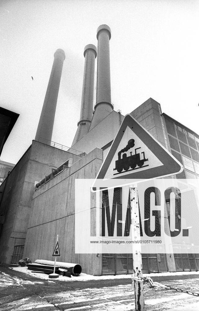 Stadtwerke München SWM give away power plant chimney On 23 October 2020 from 2 p.m. to 5 p.m. and on 24 October from 9 a.m. to 12 p.m. Stadtwerke München gives away fragments from the demolition of the 176-metre high chimney of Kraftwerk München Süd The power plant, which was opened in February 1981, will be gradually demolished Photo Opening February 1981