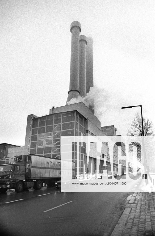 Stadtwerke München SWM give away power plant chimney On 23 October 2020 from 2 p.m. to 5 p.m. and on 24 October from 9 a.m. to 12 p.m. Stadtwerke München gives away fragments from the demolition of the 176-metre high chimney of Kraftwerk München Süd The power plant, which was opened in February 1981, will be gradually demolished Photo Opening February 1981