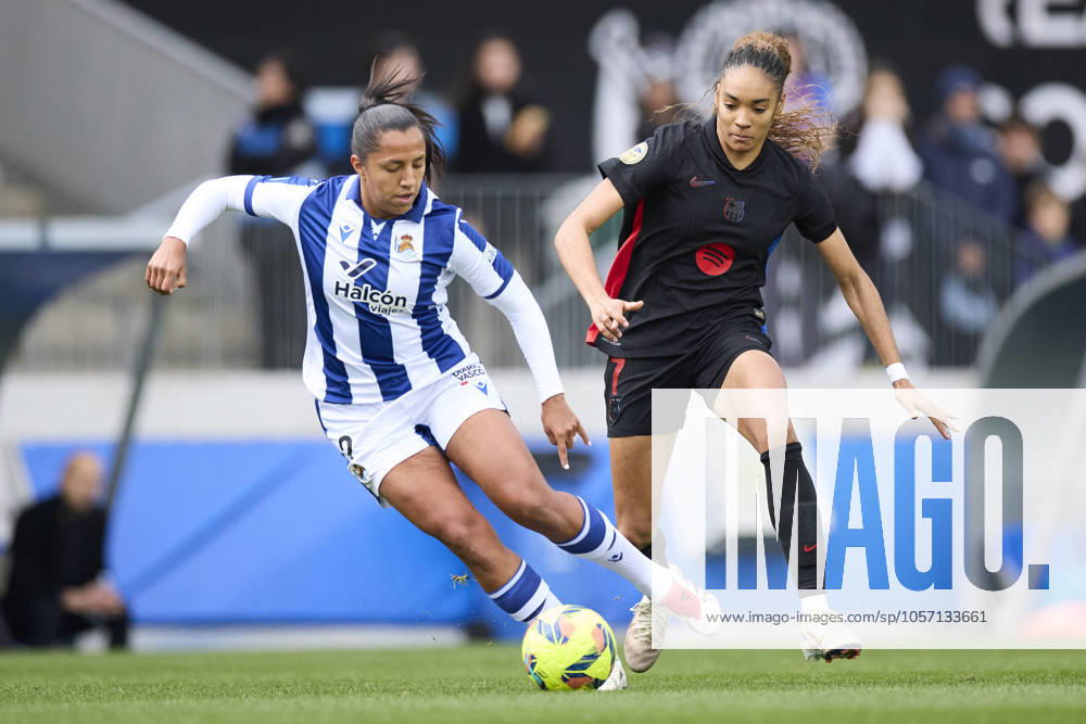 Real Sociedad v FC Barcelona, Barca - Liga F Manuela Vanegas Catano of Real Sociedad competes for the ball with Salma Paralluelo of FC Barcelona during the Liga F match between Real Sociedad and FC Barcelona at Zubieta on January 5, 2025, in San Sebastian, Spain. San Sebastian Zubieta Basque Country Spain RL_RSOvFCB_LF_000034