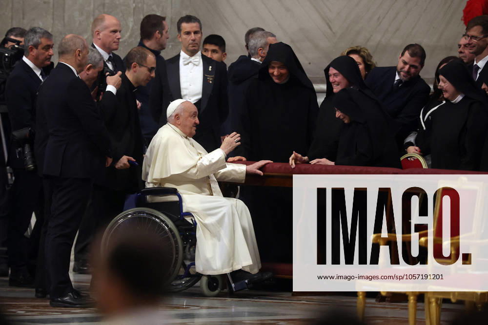 Pope Francis Bergoglio attends the celebration of the Epiphany of the Lord Holy Mass Rome, Italy 06.01.2025 : Pope Francis Bergoglio. arrives at the basilica and greets some nuns before the celebration of the Epiphany of the Lord Holy Mass on Altar of the Confession, St. Peter’s Basilica Rome italy Italy