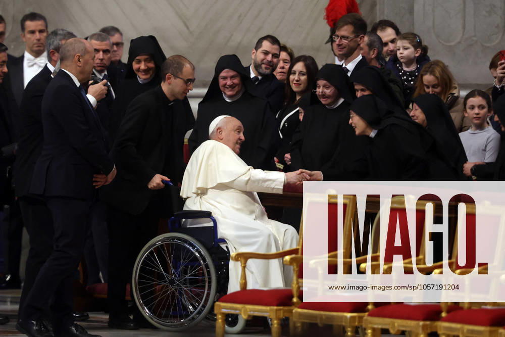 Pope Francis Bergoglio attends the celebration of the Epiphany of the Lord Holy Mass Rome, Italy 06.01.2025 : Pope Francis Bergoglio. arrives at the basilica and greets some nuns before the celebration of the Epiphany of the Lord Holy Mass on Altar of the Confession, St. Peter’s Basilica Rome italy Italy