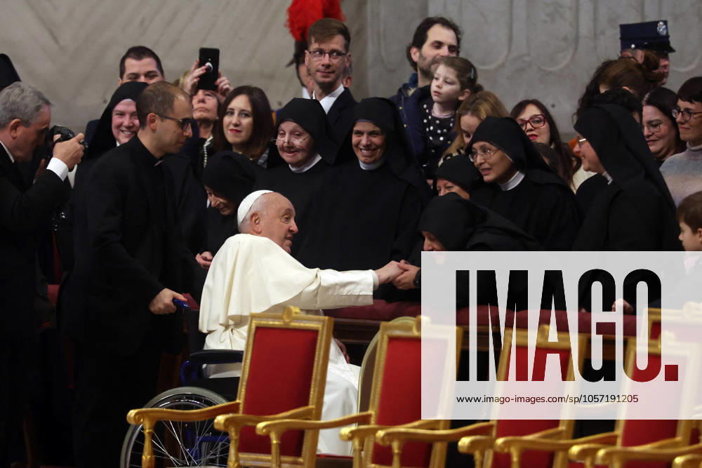 Pope Francis Bergoglio attends the celebration of the Epiphany of the Lord Holy Mass Rome, Italy 06.01.2025 : Pope Francis Bergoglio. arrives at the basilica and greets some nuns before the celebration of the Epiphany of the Lord Holy Mass on Altar of the Confession, St. Peter’s Basilica Rome italy Italy