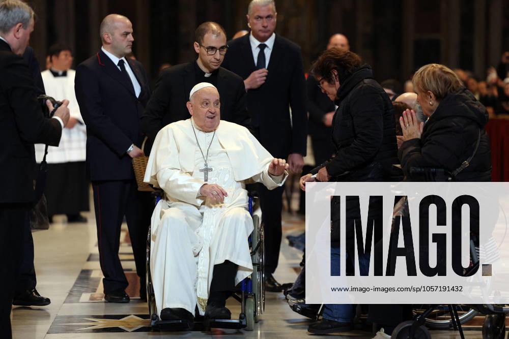Pope Francis Bergoglio attends the celebration of the Epiphany of the Lord Holy Mass Rome, Italy 06.01.2025 : Pope Francis Bergoglio he goes away in a wheelchair and greets children, disabled faithful after the Epiphany of the Lord Holy Mass on Altar of the Confession, St. Peter’s Basilica Rome italy Italy