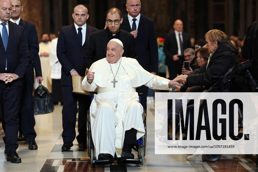 Pope Francis Bergoglio attends the celebration of the Epiphany of the Lord Holy Mass Rome, Italy 06.01.2025 : Pope Francis Bergoglio he goes away in a wheelchair and greets children, disabled faithful after the Epiphany of the Lord Holy Mass on Altar of the Confession, St. Peter’s Basilica Rome italy Italy