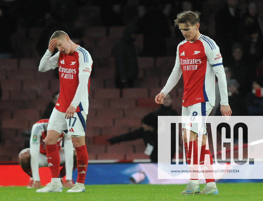 Football - 2024 2025 EFL Carabao League Cup - Semi-Final - First Leg - Arsenal vs Newcastle United - Emirates Stadium - Tuesday 7th January 2025 Dejected Arsenal players, Martin Odegaard and Oleksandr Zinchenko at the final whistle after losing 2-0