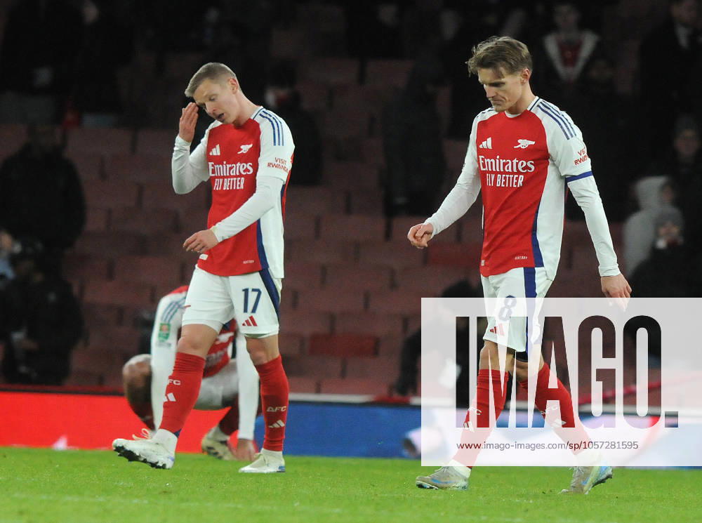 Football - 2024 2025 EFL Carabao League Cup - Semi-Final - First Leg - Arsenal vs Newcastle United - Emirates Stadium - Tuesday 7th January 2025 Dejected Arsenal players, Martin Odegaard and Oleksandr Zinchenko at the final whistle after losing 2-0