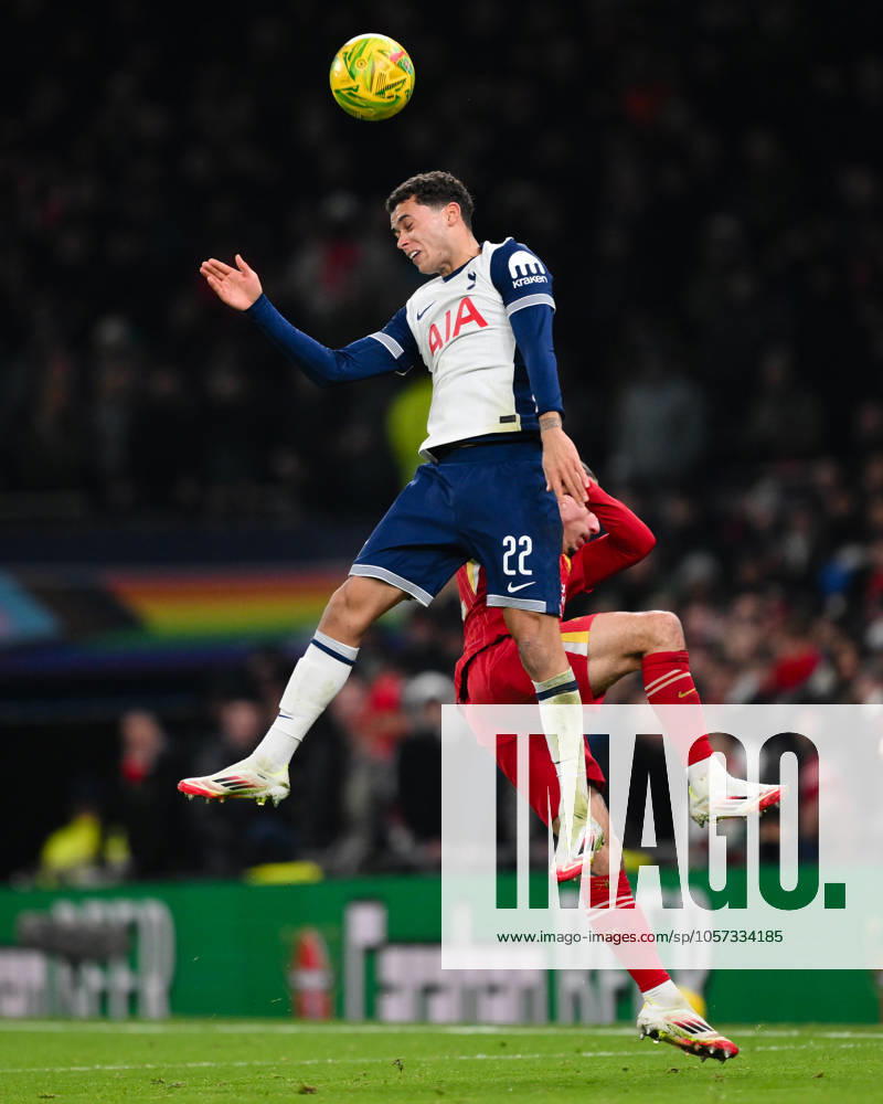 Football - 2024 2025 EFL Carabao League Cup - Semi-Final - First Leg - Tottenham Hotspur vs Liverpool - Tottenham Hotspur - Wednesday 8th January 2025. Tottenham Hotspur s Brennan Johnson holds off the challenge from Liverpool s Kostas Tsimikas. COLORSPORT Ashley Western