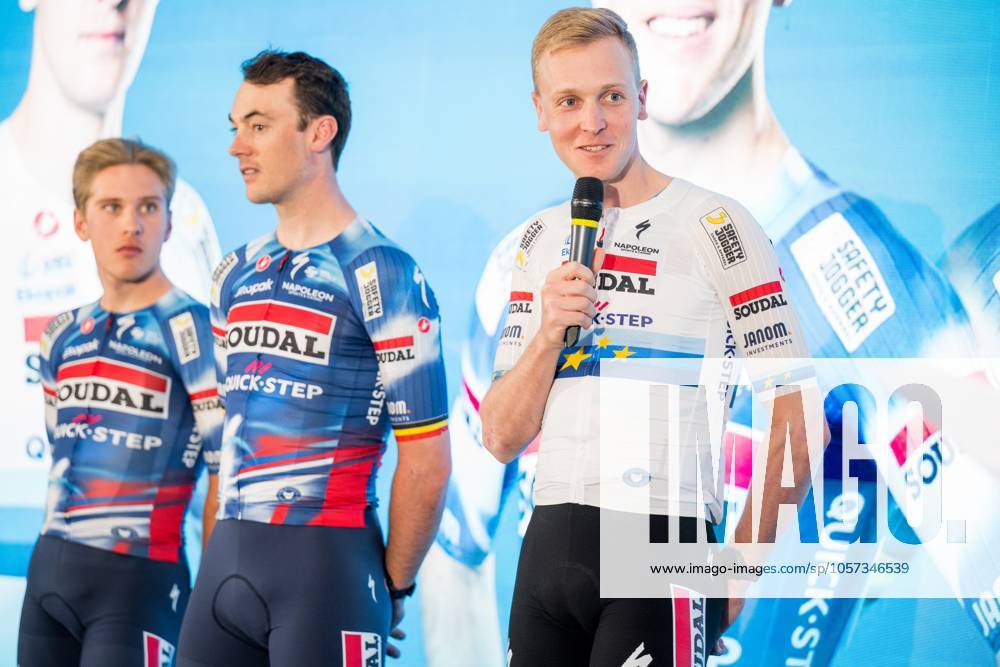 Spanish Mikel Landa of Soudal Quick-Step, Belgian Mauri Vansevenant of Soudal Quick-Step, Belgian Ilan Van Wilder of Soudal Quick-Step, Belgian Yves Lampaert of Soudal Quick-Step and Belgian Tim Merlier of Soudal Quick-Step pictured during the media day of the Soudal Quick-Step cycling team in Calpe, Spain, Thursday 09 January 2025. JASPERxJACOBS x110010804x