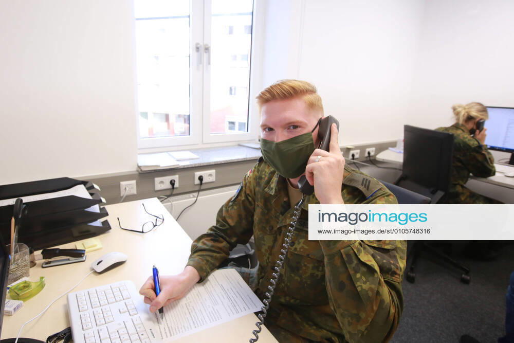 Dortmund Since a few days Dortmund has also been classified as a corona hotspot To support the case Follow-up, 40 soldiers of the German Armed Forces are now available to the Health Department Corporal Dennis Schlickmann and his colleague Corporal Melissa Fritzenkötter at their temporary workplace at the Health Department Dortmund
