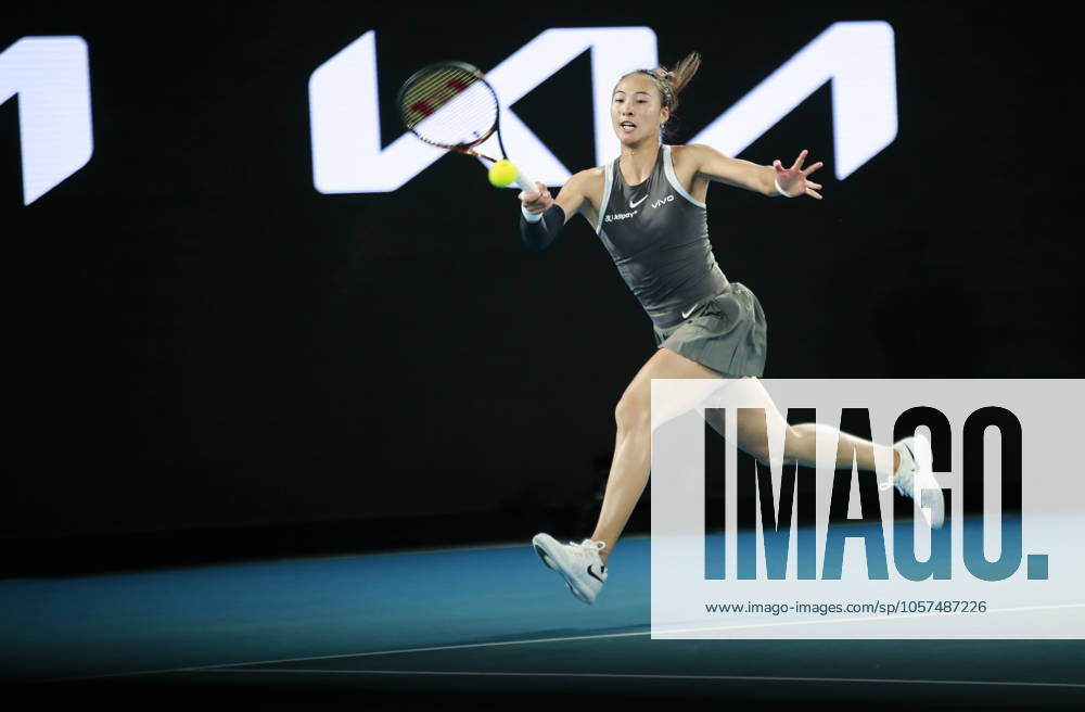(250112) -- MELBOURNE, Jan. 12, 2025 -- Zheng Qinwen hits a return during the women s singles 1st round match between Zheng Qinwen of China and Anca Todoni of Romania at 2025 Australian Open tennis tournament in Melbourne, Australia, Jan. 12, 2025. ) (SP)AUSTRALIA-MELBOURNE-TENNIS-AUSTRALIAN OPEN-DAY 1 MaxPing