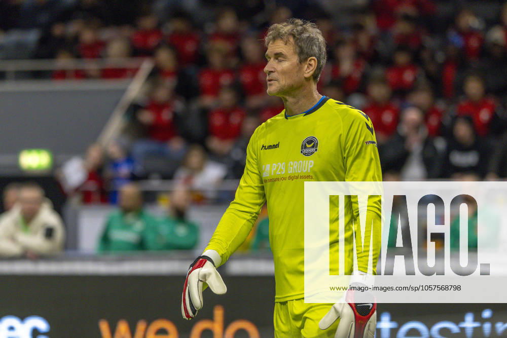 Regensburg, Deutschland 11. Januar 2025: Bananenflanker Budenzauber - 2025 Im Bild: Torhüter Jens Lehmann (Team Bananflanker Legenden) Donau-Arena Bayern