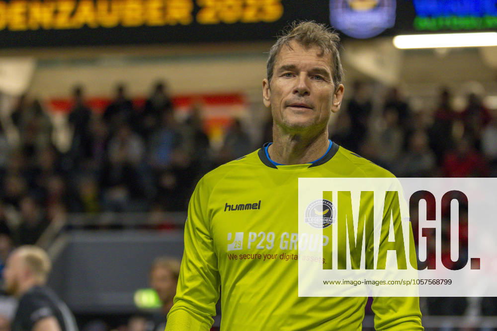 Regensburg, Deutschland 11. Januar 2025: Bananenflanker Budenzauber - 2025 Im Bild: Torhüter Jens Lehmann (Team Bananflanker Legenden) Donau-Arena Bayern