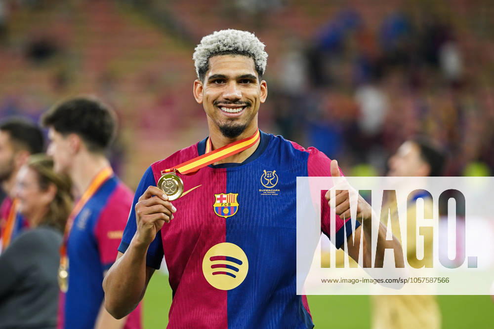 Barcelona s Uruguayan player Ronald Federico Araujo da Silva celebrates after the winning the Spanish Super Cup final match El Clasico between FC Barcelona, Barca and Real Madrid at King Abdullah Sports City. Final Score : Real Madrid 2 : 5 FC Barcelona Jeddah Saudi Arabia - ZUMAs197 20250113_aaa_s197_221