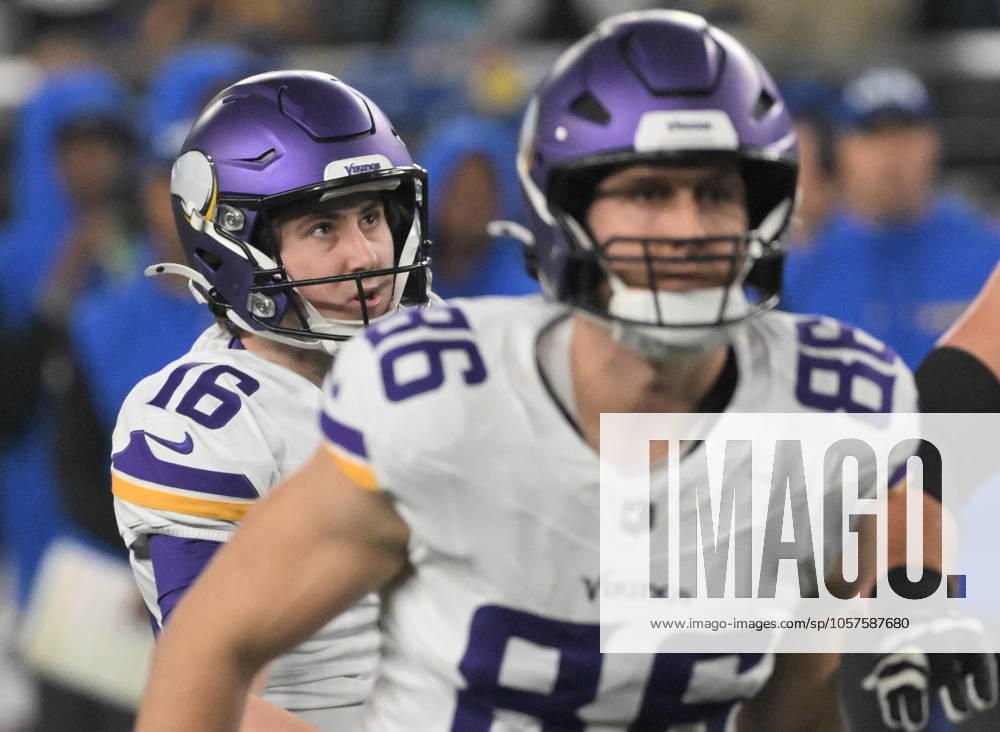 Minnesota Vikings place kicker Will Reichard (16) kicks a field goal against the Los Angeles Rams in the second quarter in the NFL, American Football Herren, USA Wild Card game at State Farm Stadium in Glendale, Arizona on Monday, January 13, 2025. PHX20250113316 JONxSOOHOO